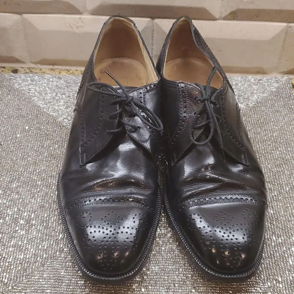 ‎BELTRAMI Black Leather Wingtip Oxfords - Size 9